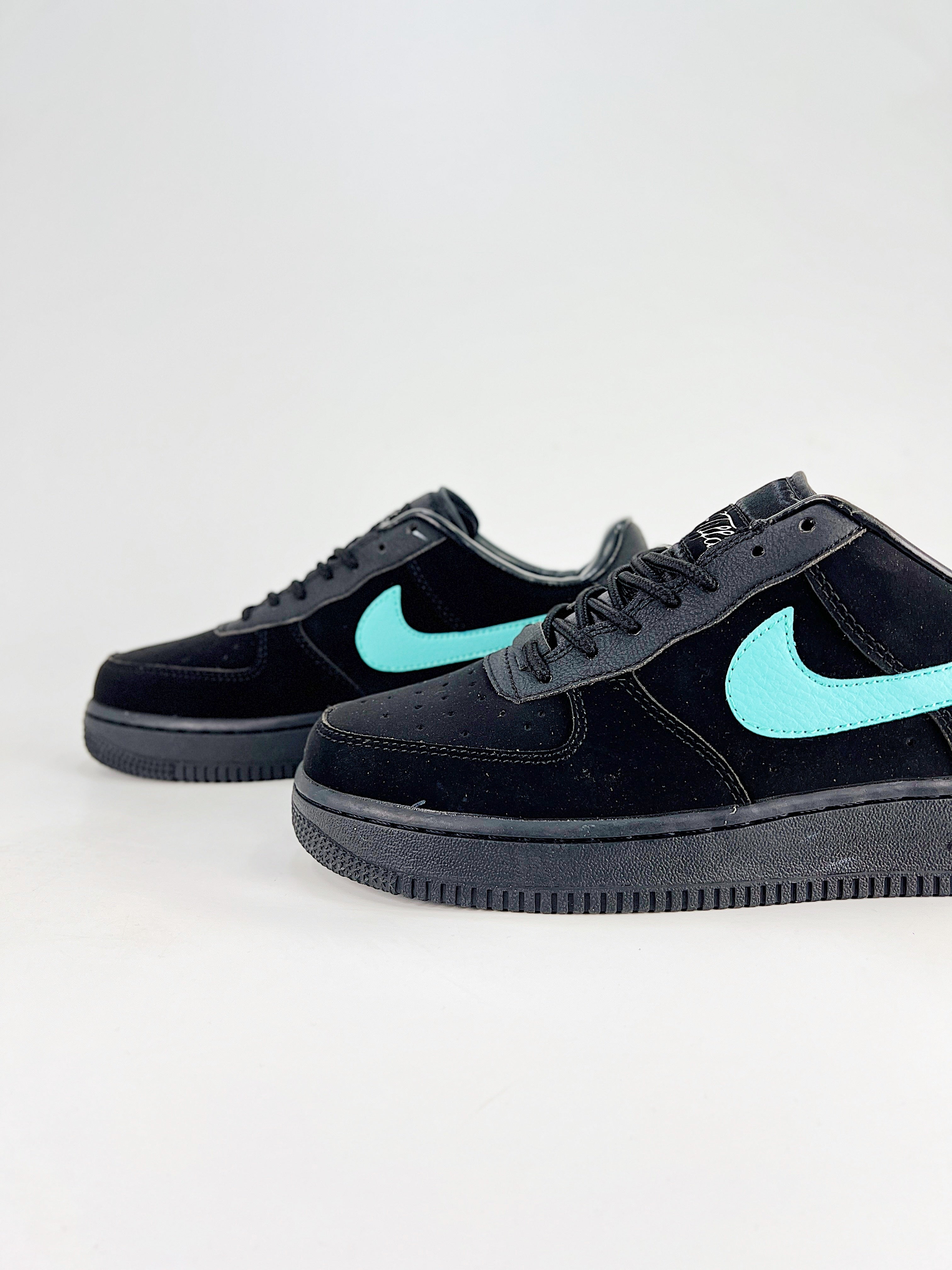 Nike Air Force 1 ’07 Low x Tiffany & Co