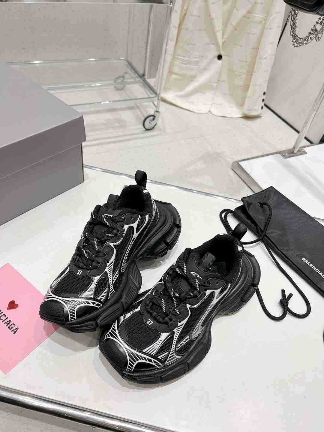 Balenciaga Sneakers 3 XL Black/White