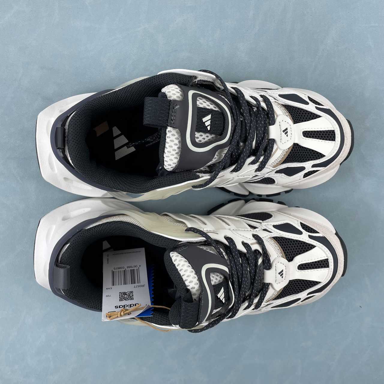 Adidas XLG Runner Deluxe sneakers beige