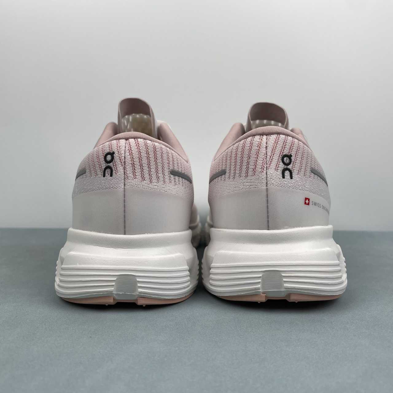 On Cloud 6 Push sneakers donna da running e streetwear bianco rosa - VIBES MILANO