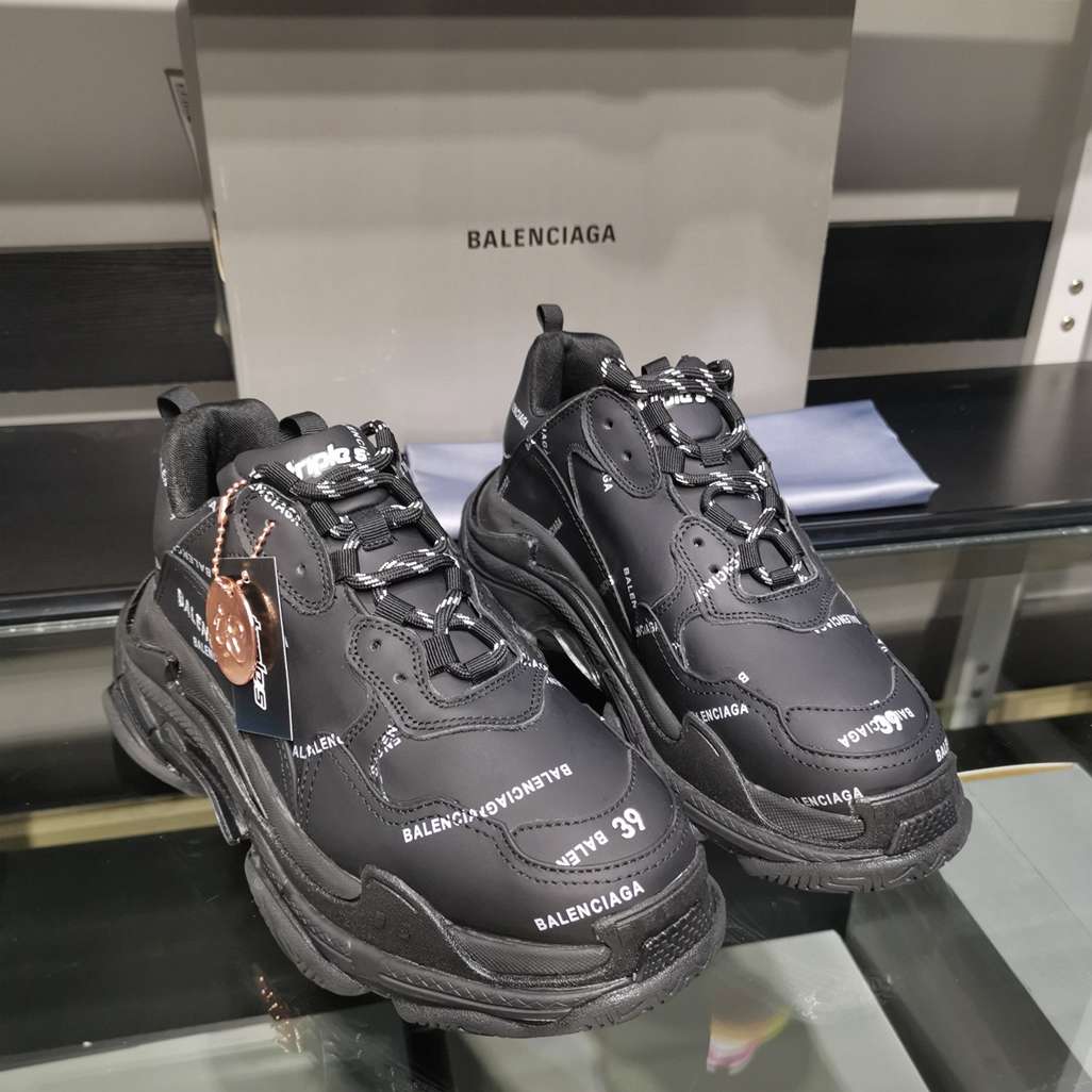 Balenciaga Sneakers Triple S nero