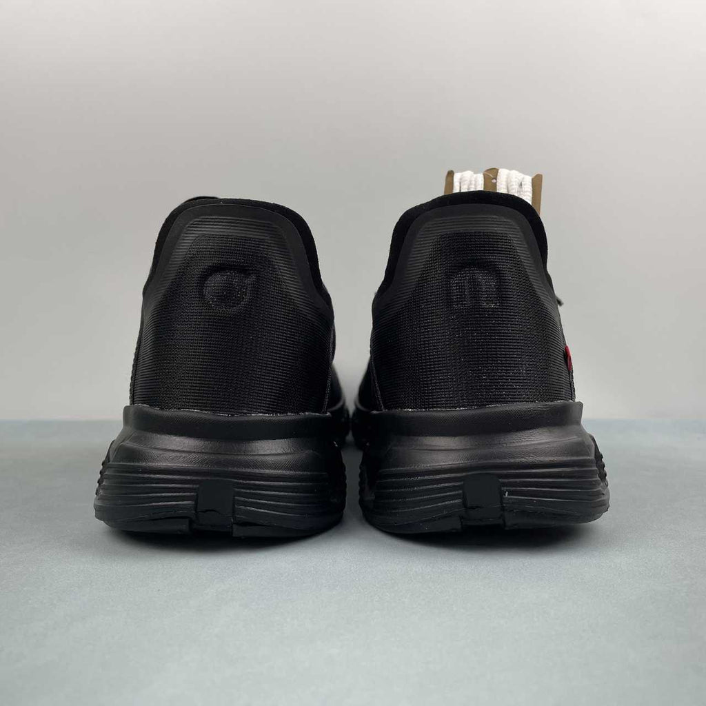 On Cloud 6 Coast sneakers da running e streetwear All Black - VIBES MILANO