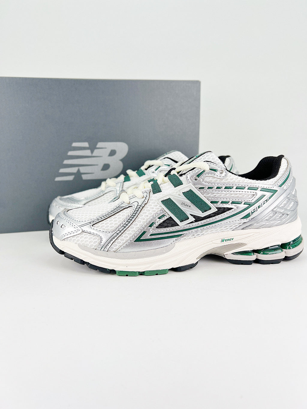 New Balance NB M1906R Silver Metallic Nightwatch Green