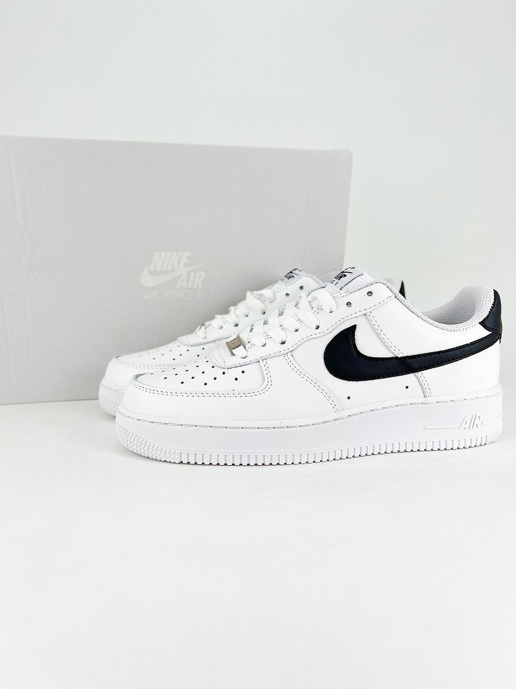 Nike Air Force 1 White Low