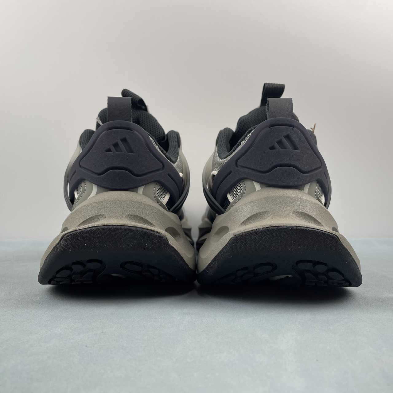 Adidas XLG Runner Deluxe sneakers grey black - VIBES MILANO