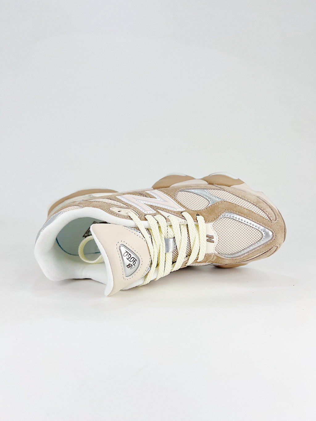 New Balance NB 9060 Moonbeam Silver Metallic Driftwood