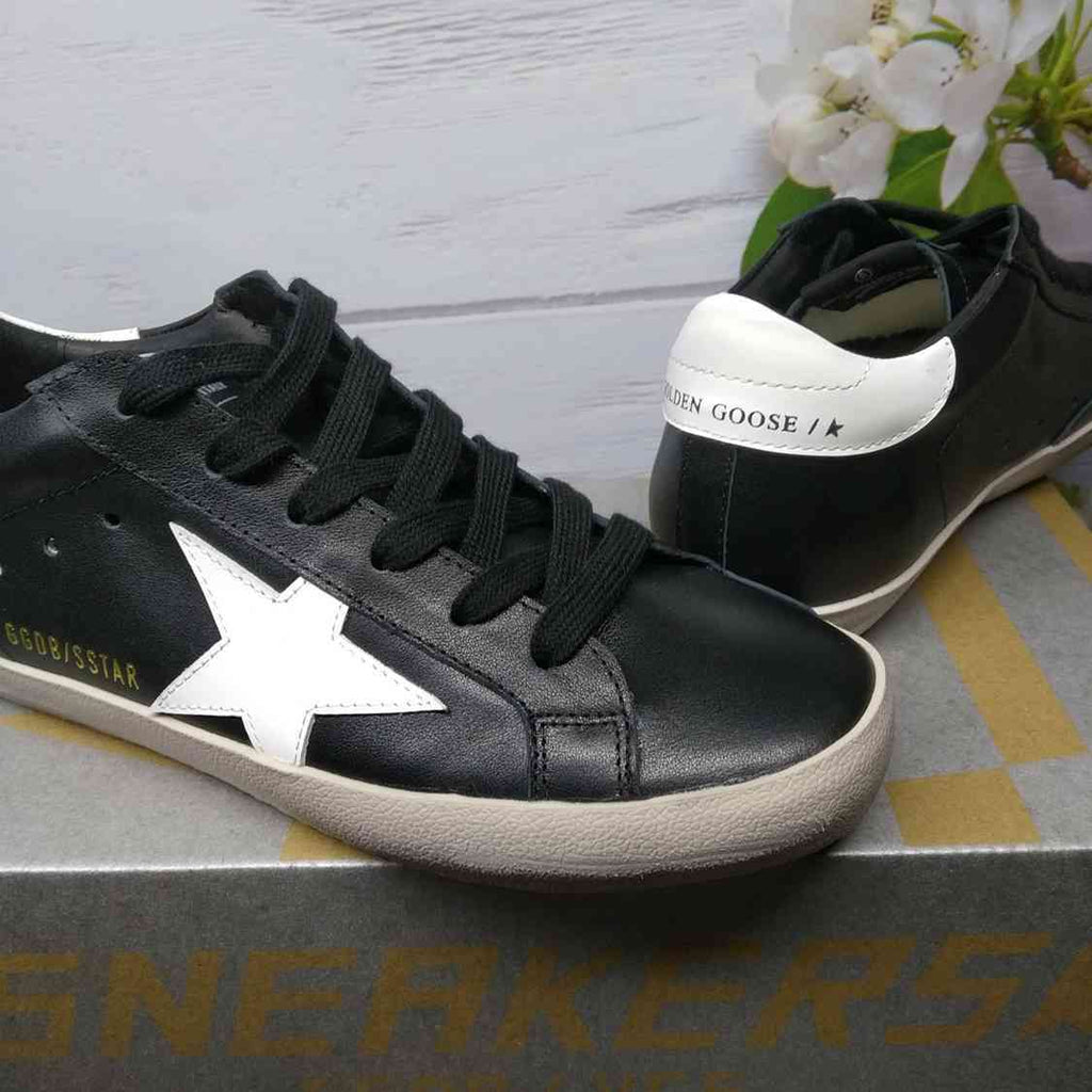 Golden Goose Superstar in pelle nera e stella bianca