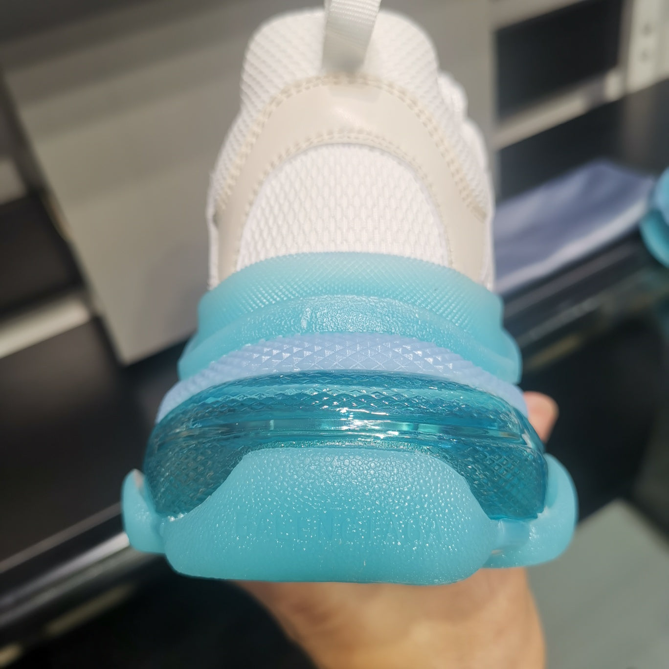 Balenciaga Sneakers Triple S Clear Sole bianco turchese