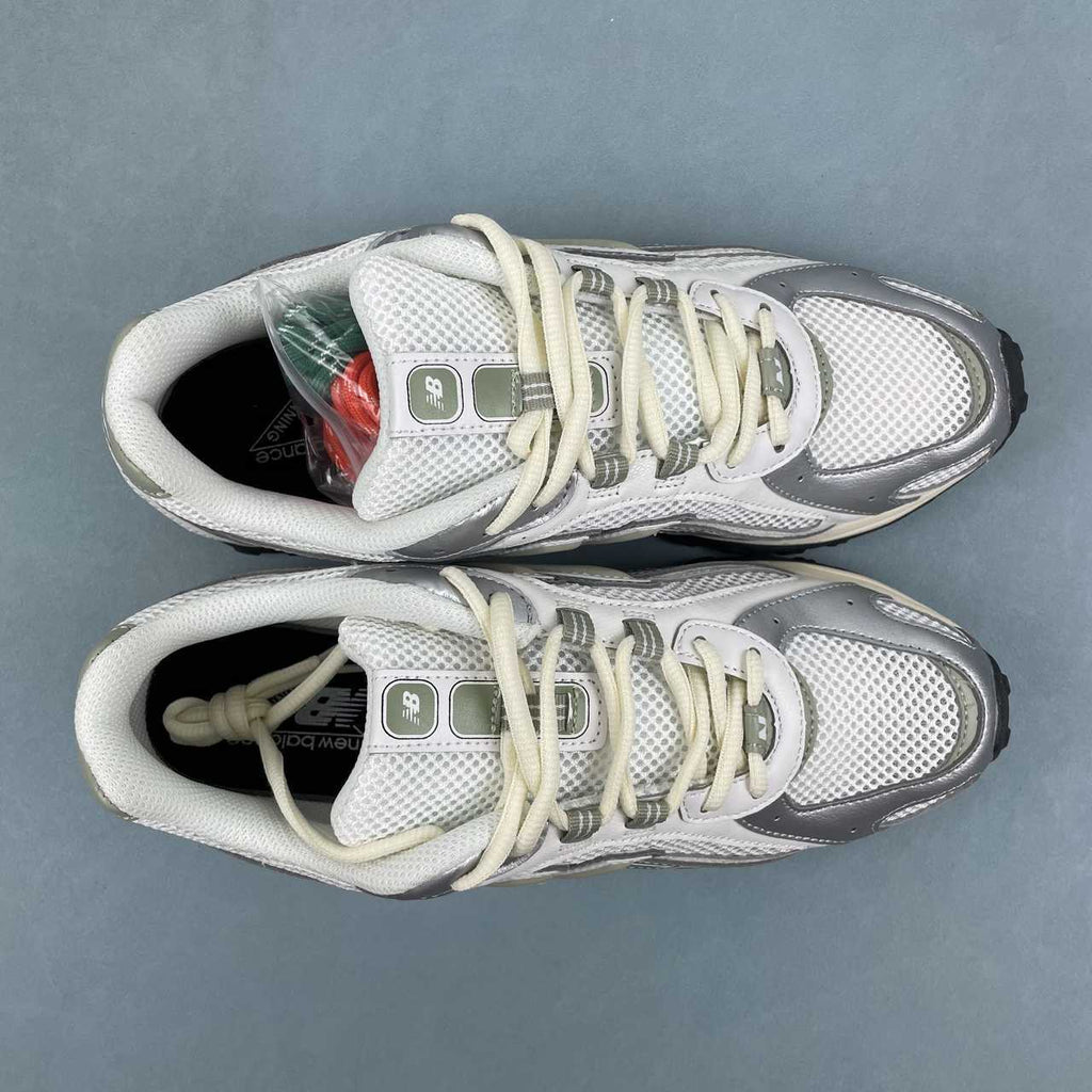 New Balance 204 L Silver Metallic Sage Green