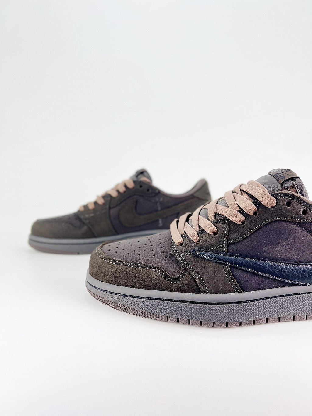 Travis Scott x Air Jordan 1 Velvet Brown