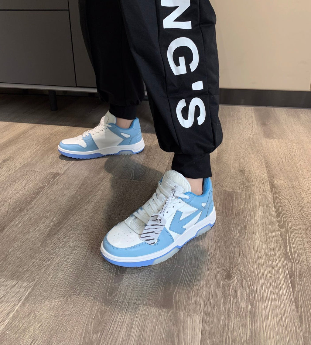 Off-White OOO Out Of Office sneakers in pelle colore celeste e bianco