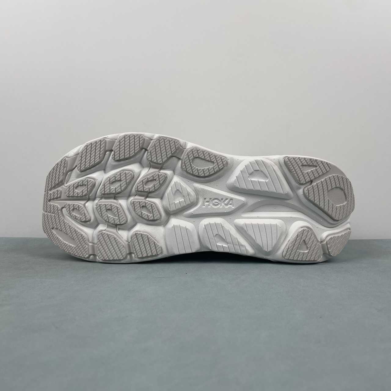 Hoka One Clifton 10 ghiaccio