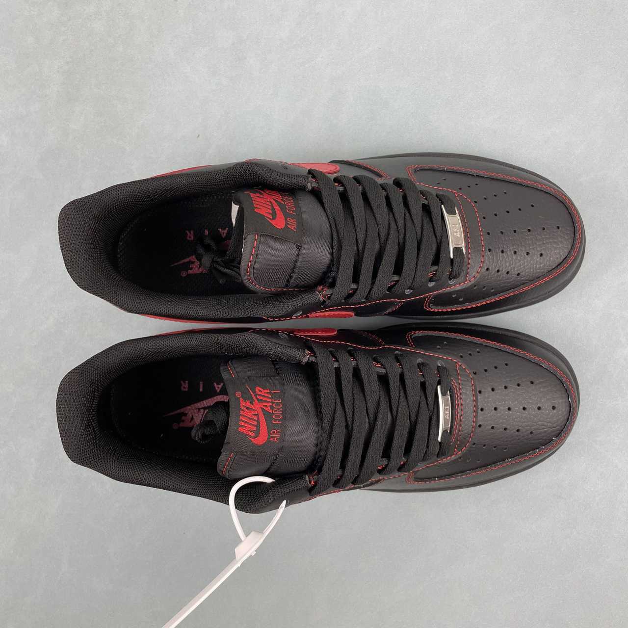 Nike Air Force 1 ’07 Low LV8  Black e University Red "BRED"