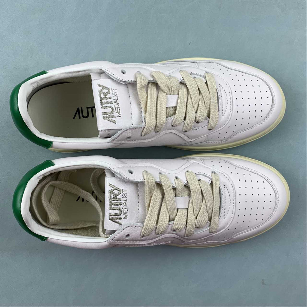 Autry Medalist Low bianca con talloncino verde