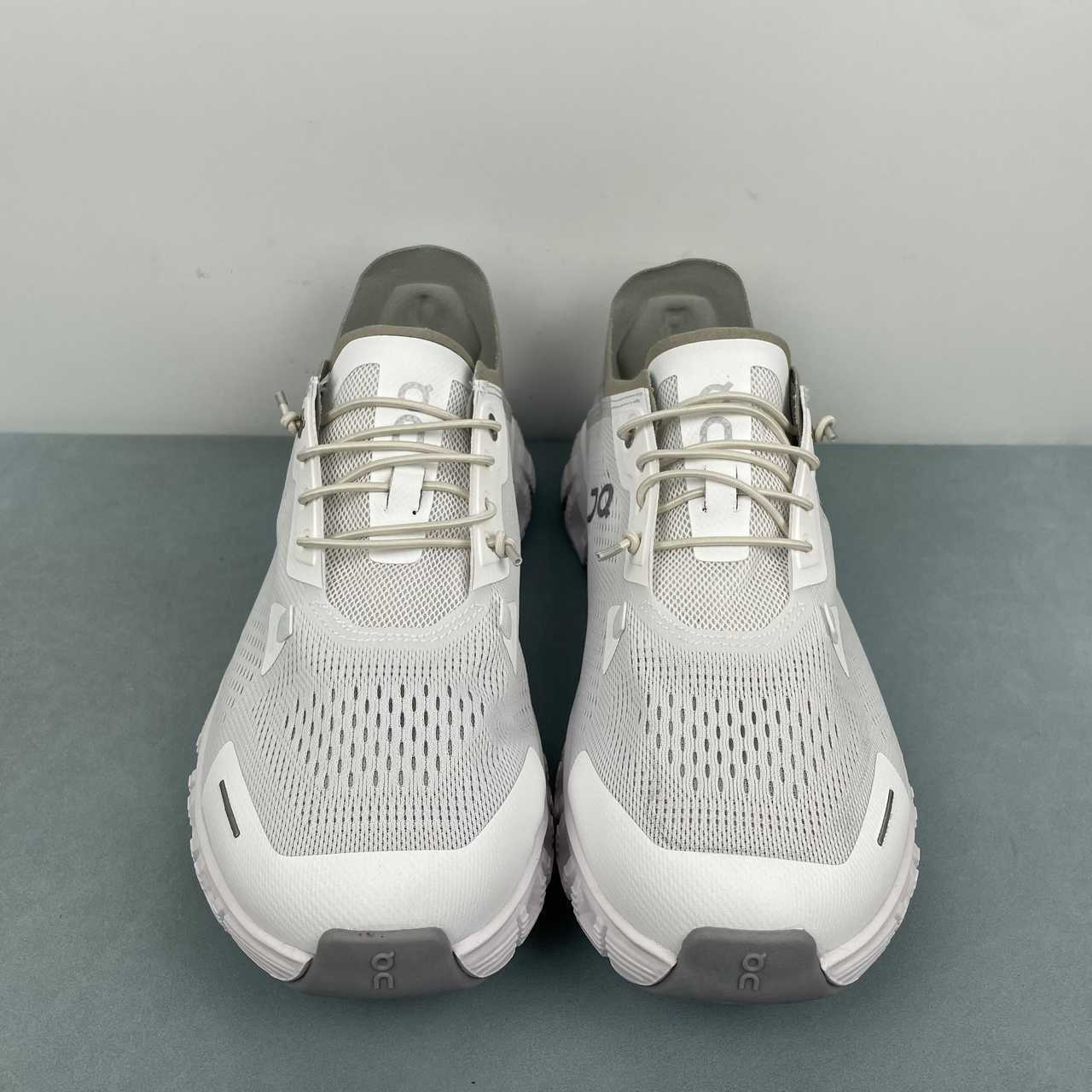 On Cloud 6 Coast sneakers da running e streetwear white glacier - VIBES MILANO