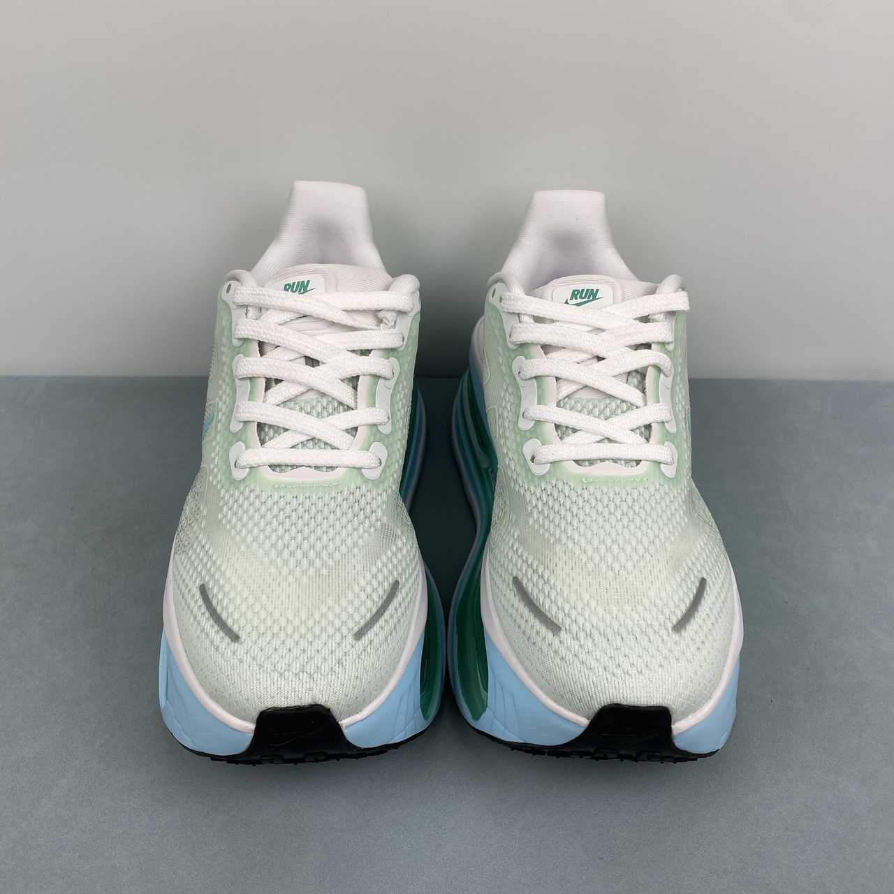 Nike Vomero Premium light green - VIBES MILANO