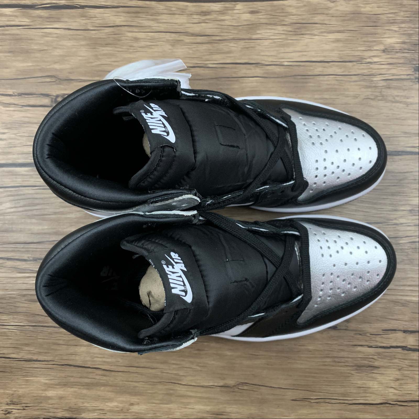 Nike Air Jordan 1 Retro High Silver Toe