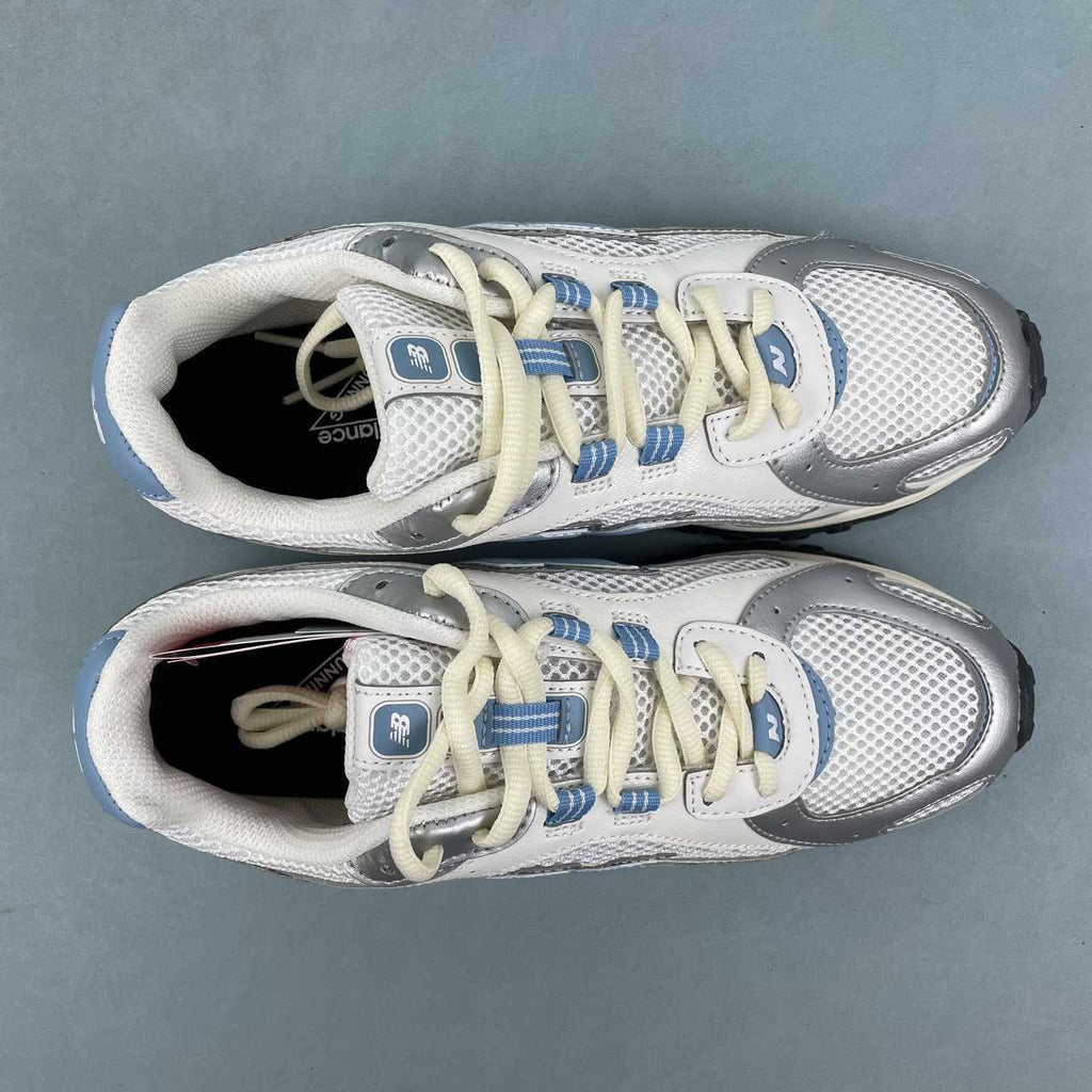 New Balance 204 L Silver Metallic Sky
