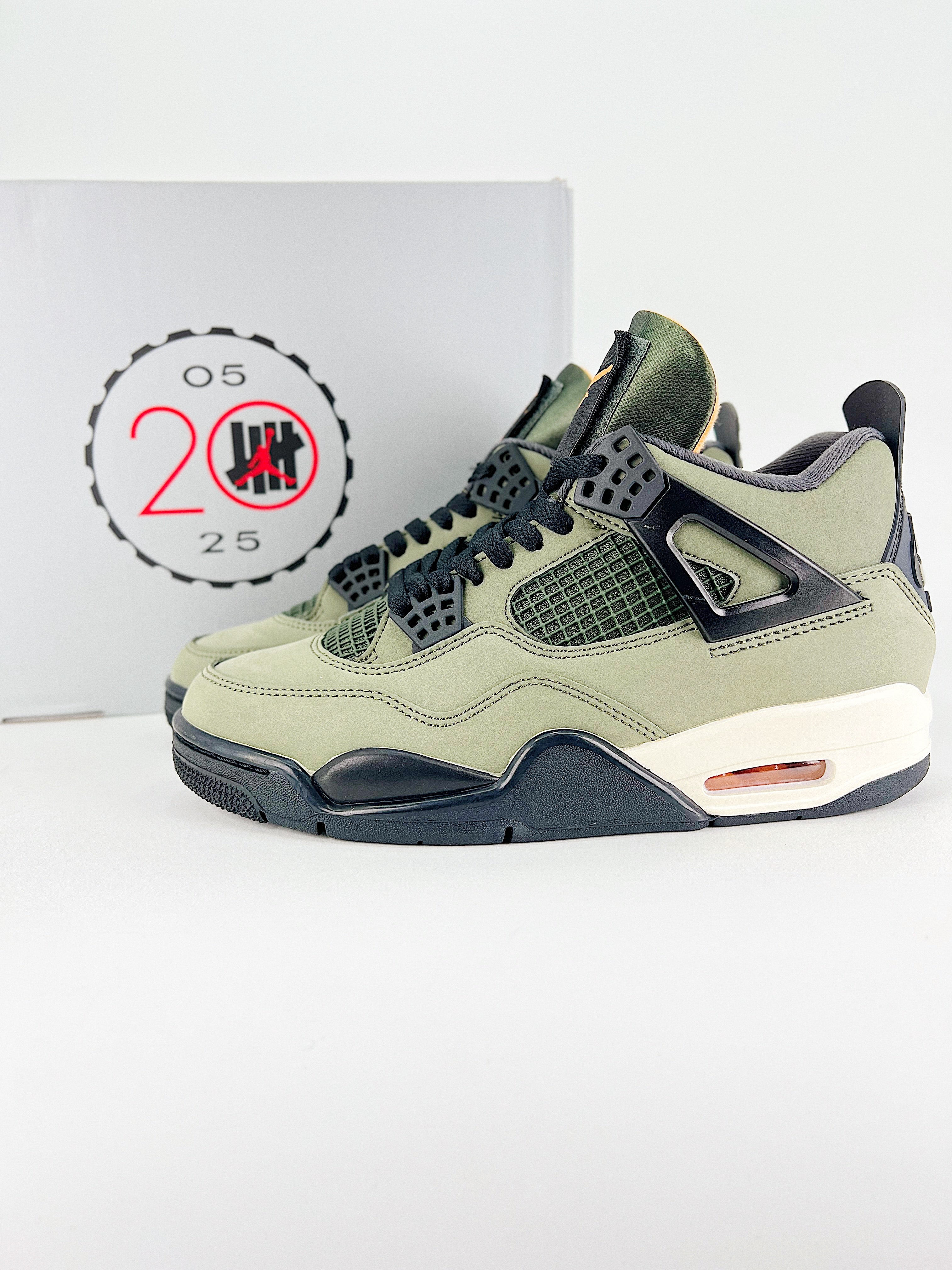 Nike Air Jordan 4 Retro Undefeated