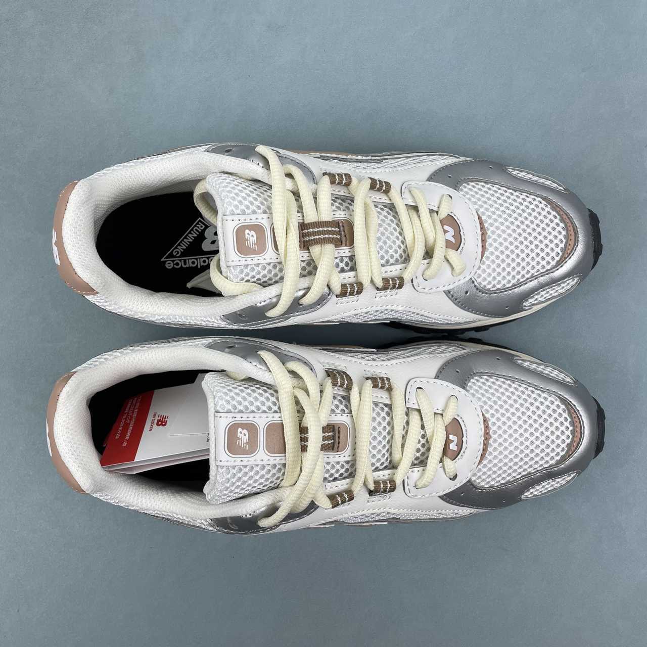 New Balance 204 L Silver Metallic Flat Taupe