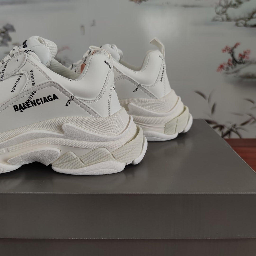 Balenciaga Sneakers Triple S all over logo bianco - VIBES MILANO