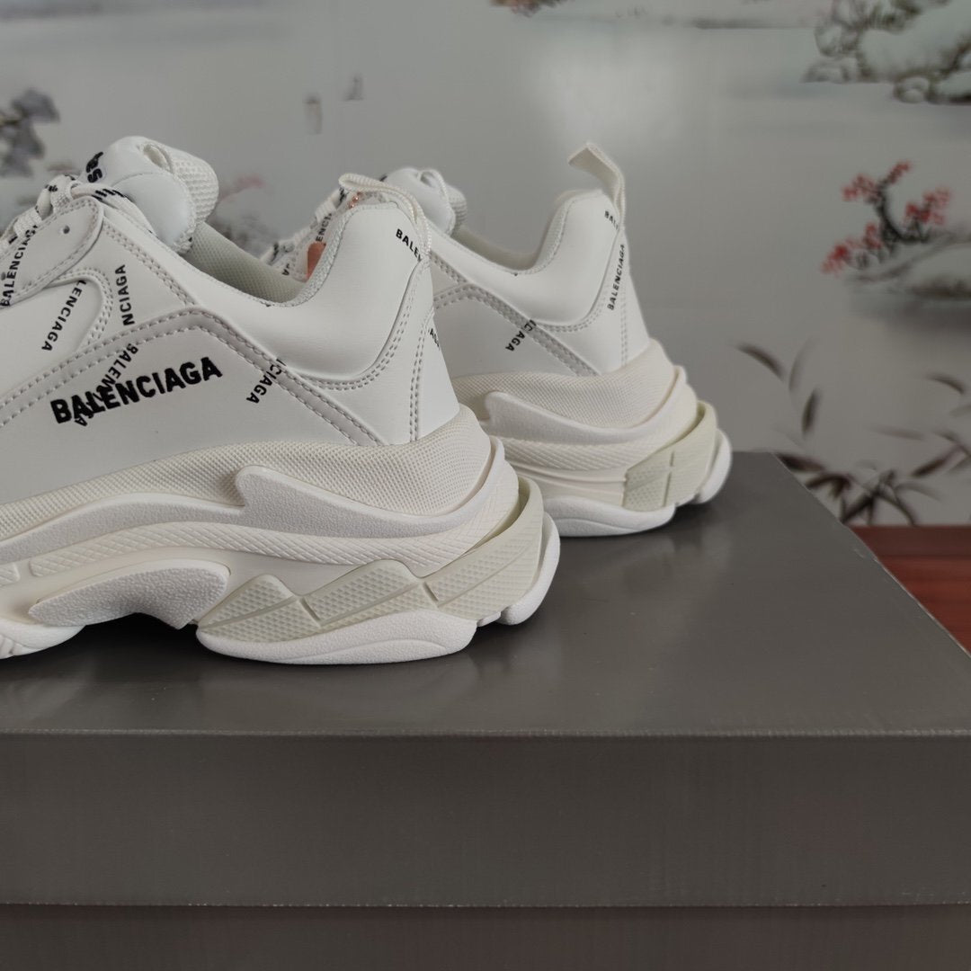Balenciaga Sneakers Triple S all over logo bianco - VIBES MILANO