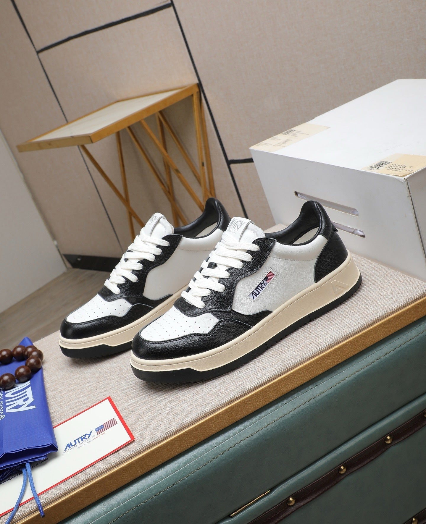 Autry Medalist Low sneakers bianco nero - VIBES MILANO