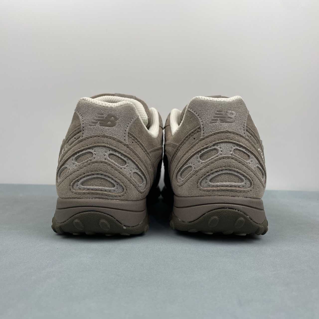 New Balance 204 L Mushroom & Arid Stone