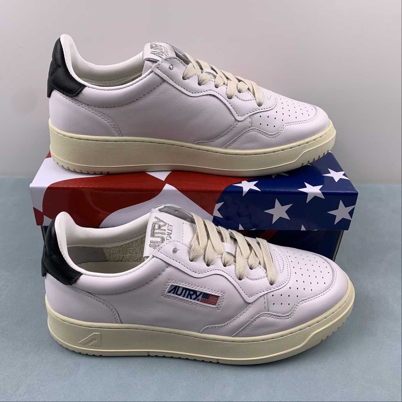 Autry Medalist Low bianca con talloncino nero