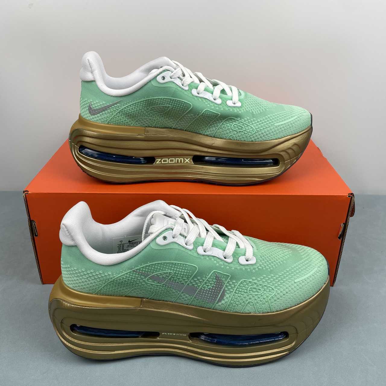 Nike Vomero Premium light green gold