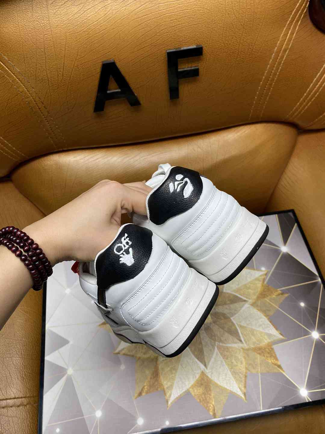 Off-White OOO Out Of Office sneakers in pelle colore bianco con dettaglio nero
