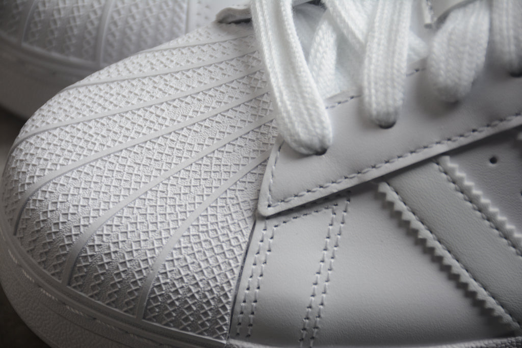 Adidas Originals Superstar XLG (non destinata al mercato italiano)