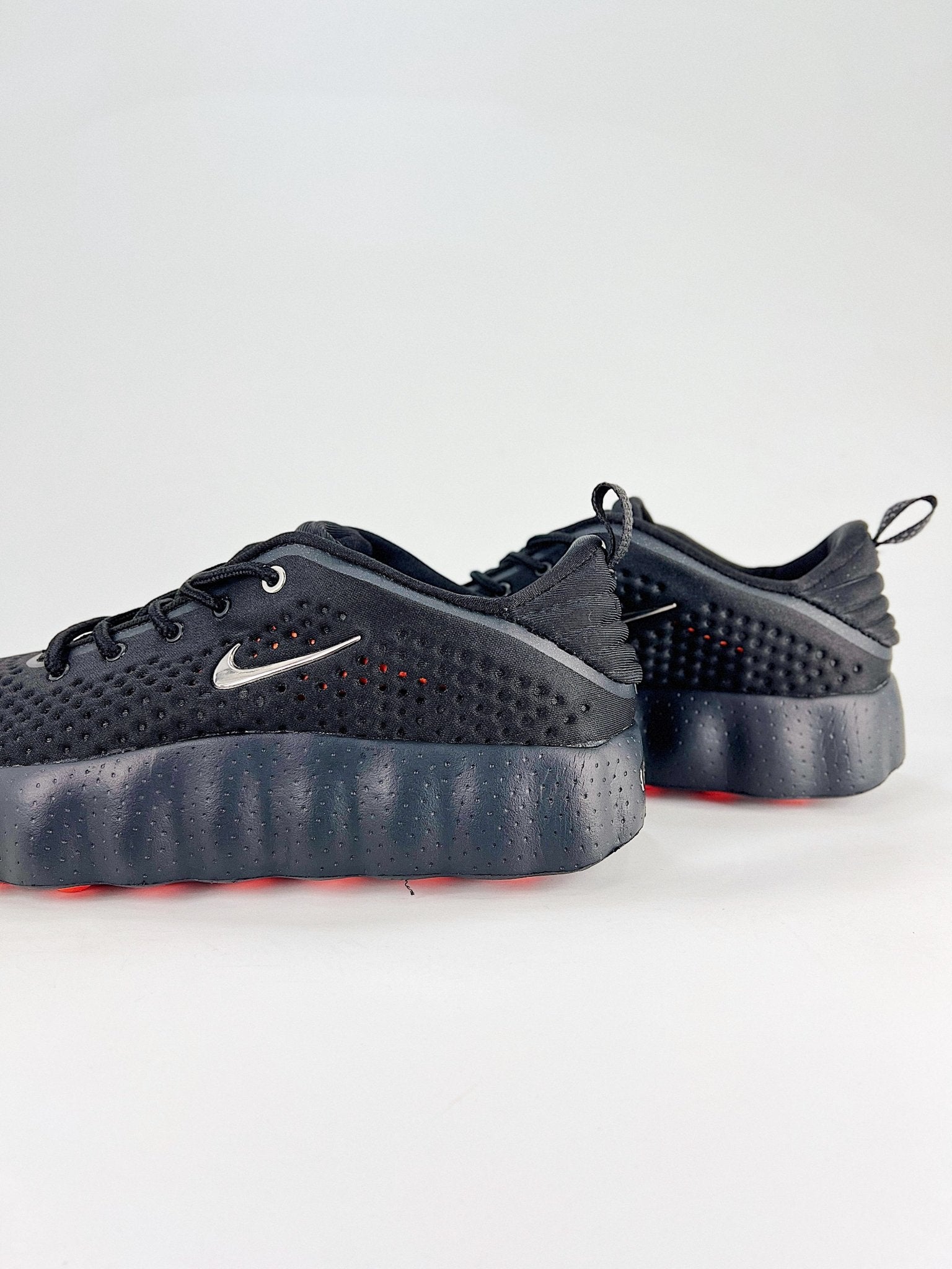 Nike Mind 002 Black Hyper Crimson - VIBES MILANO