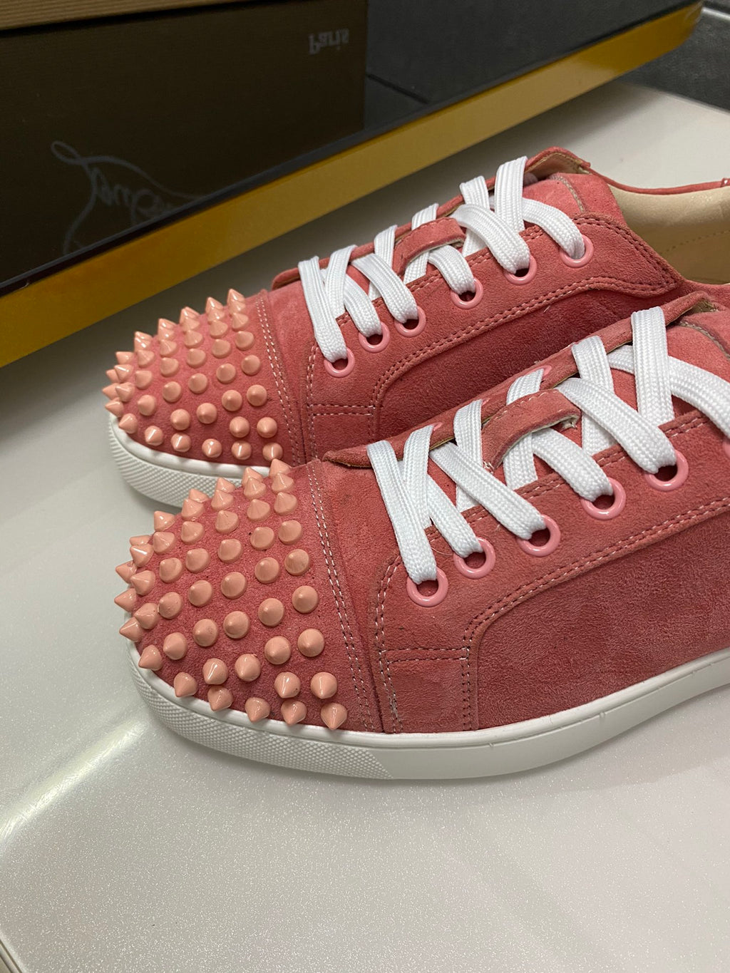 Christian Louboutin sneakers salmone Louis Junior Spikes Suede