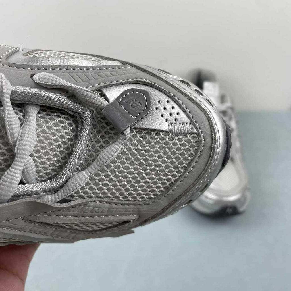 New Balance NB M1906R Concrete Silver Metallic