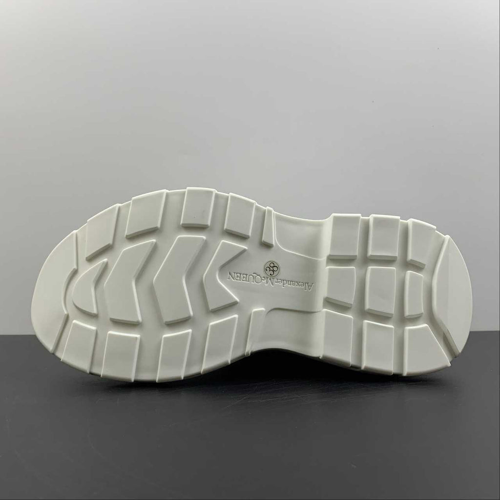 Alexander McQueen Tread Slick sneakers nera bianca