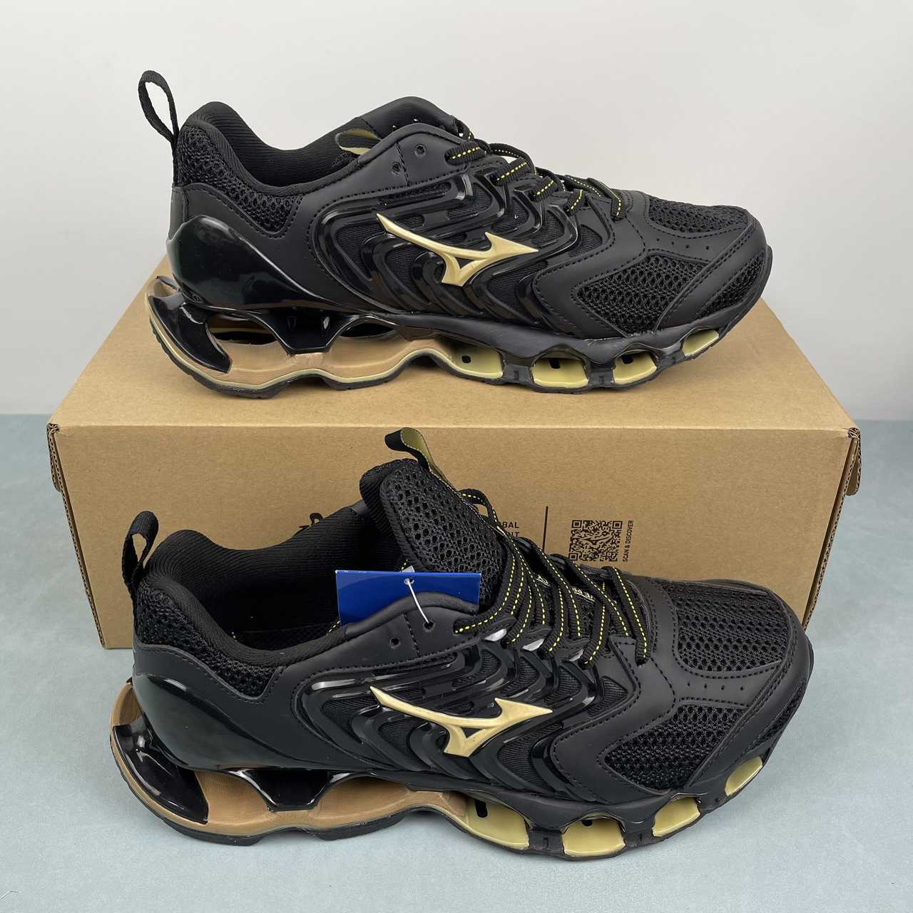 Mizuno Wave Prophecy sneakers nero gold