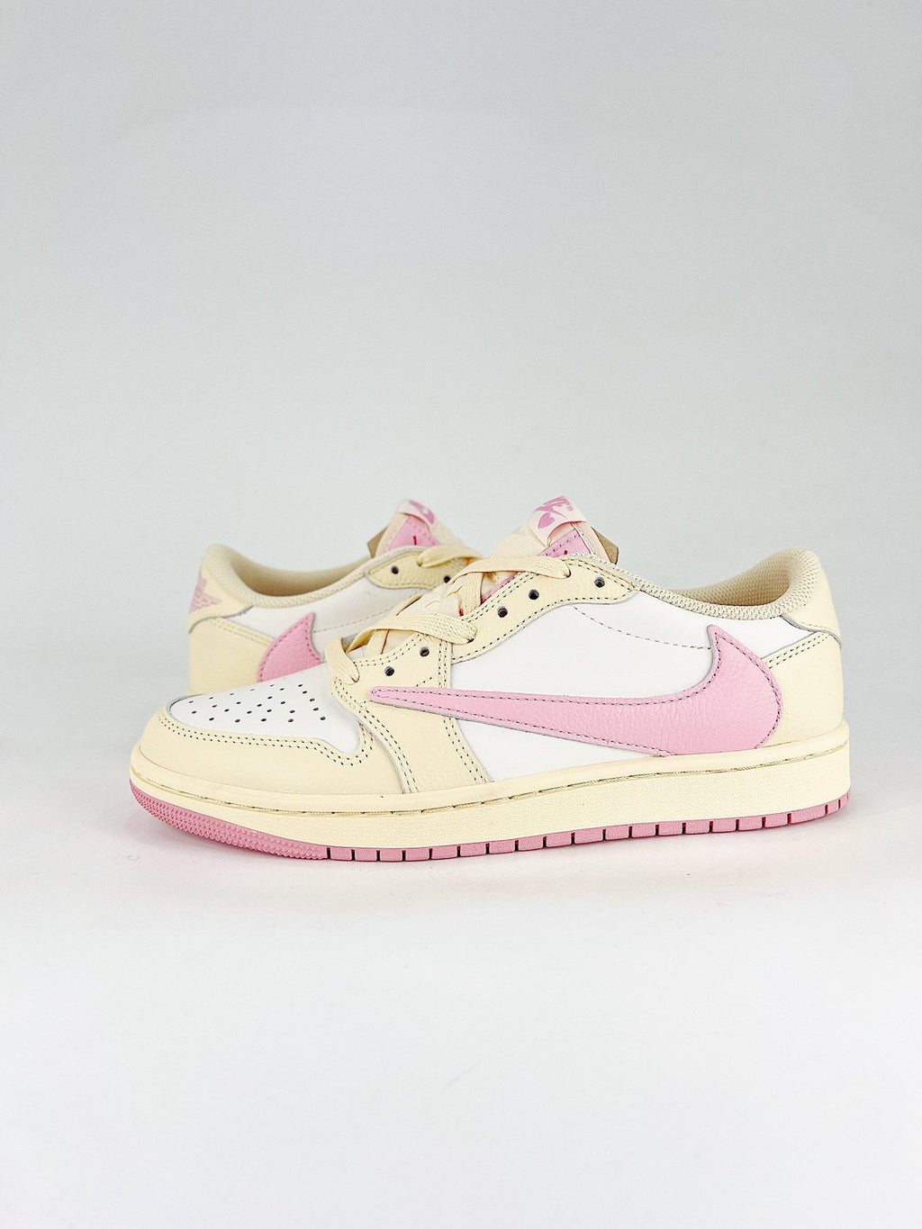 Travis Scott x Air Jordan 1 Low OG Shy Pink - VIBES MILANO