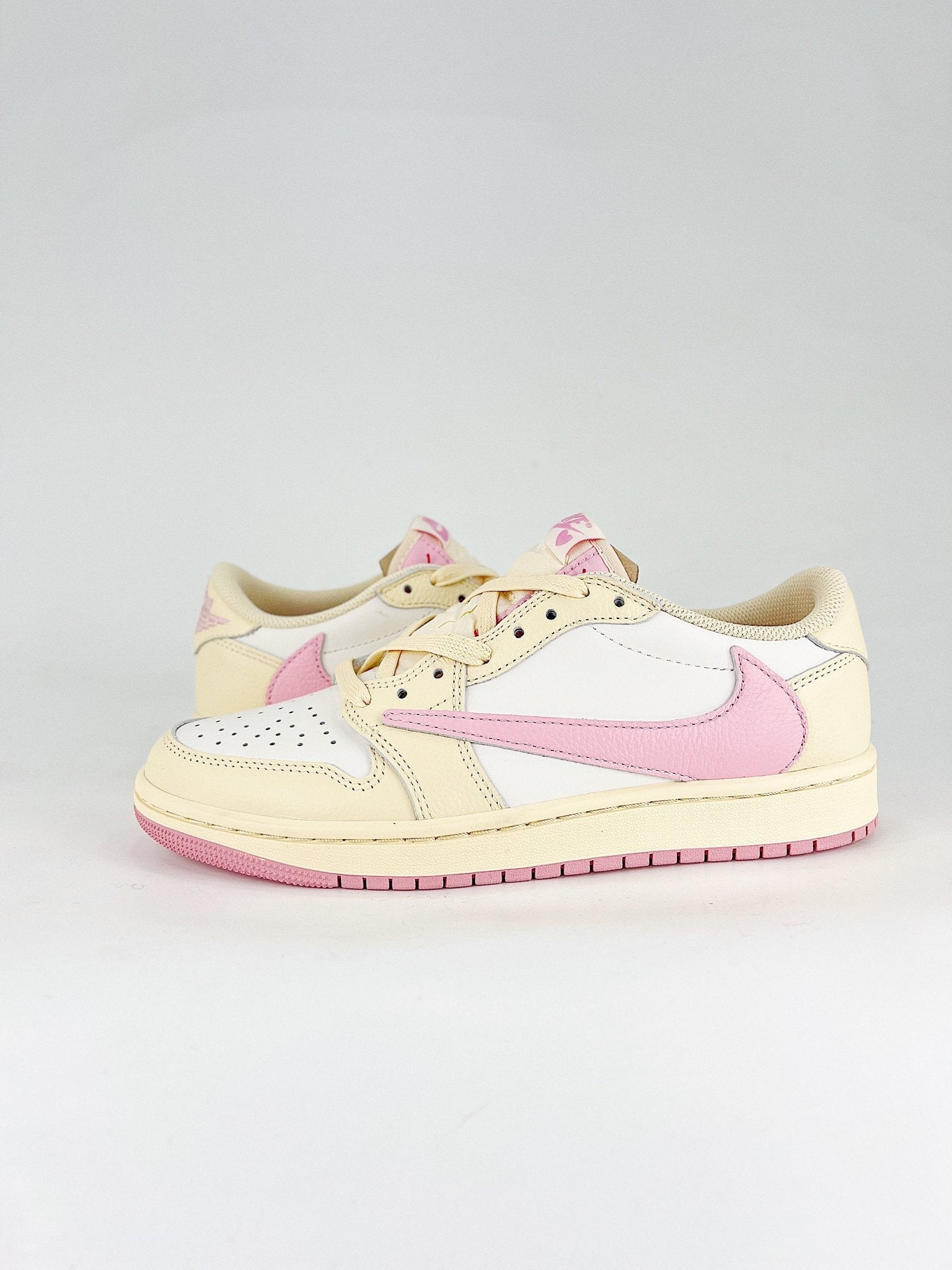 Travis Scott x Air Jordan 1 Low OG Shy Pink - VIBES MILANO