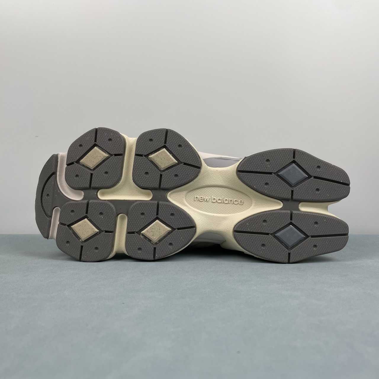 New Balance NB 9060 Mushroom Aluminium - VIBES MILANO