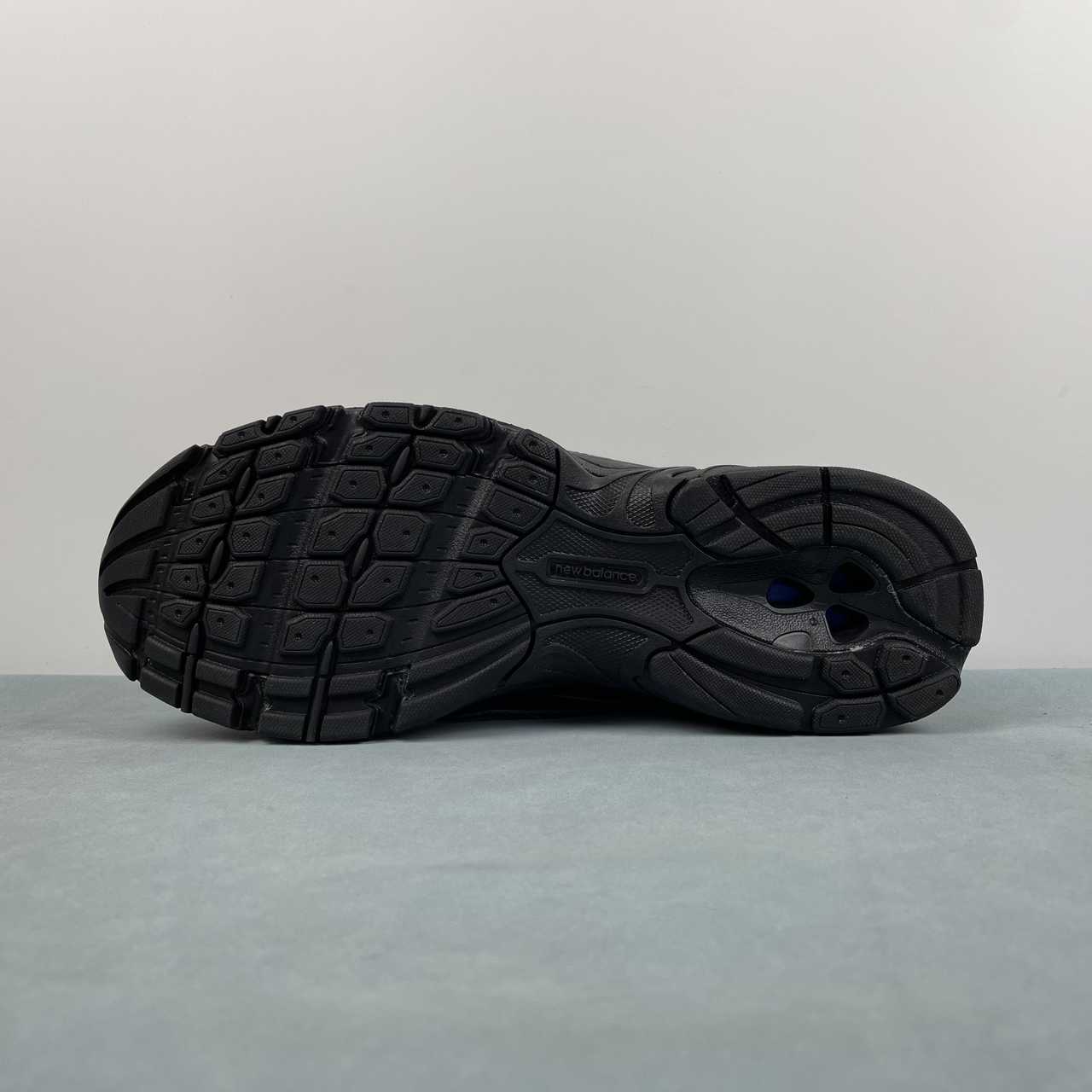 New Balance NB 740 Black Silver Metallic