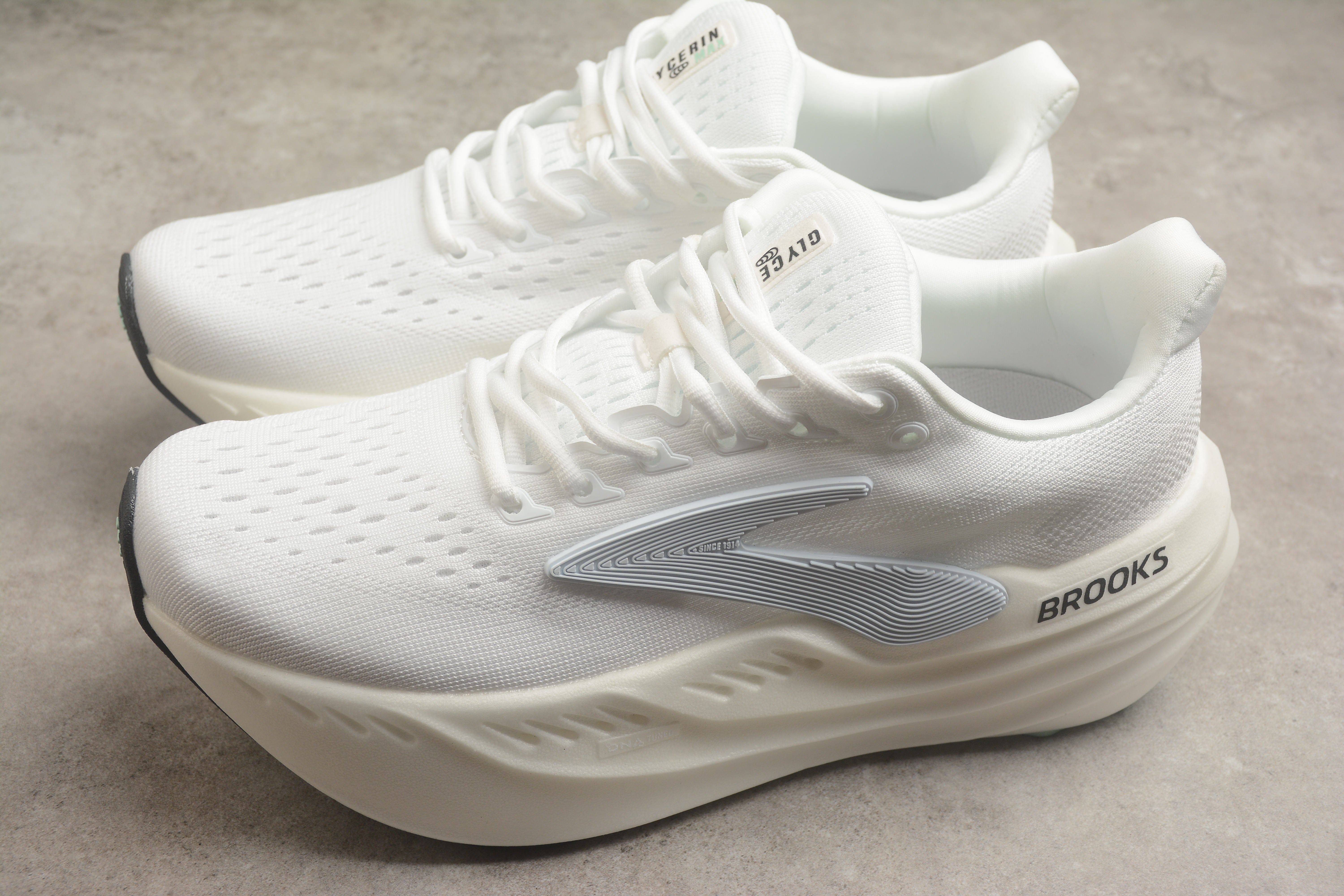 Brooks Glycerin Max bianco