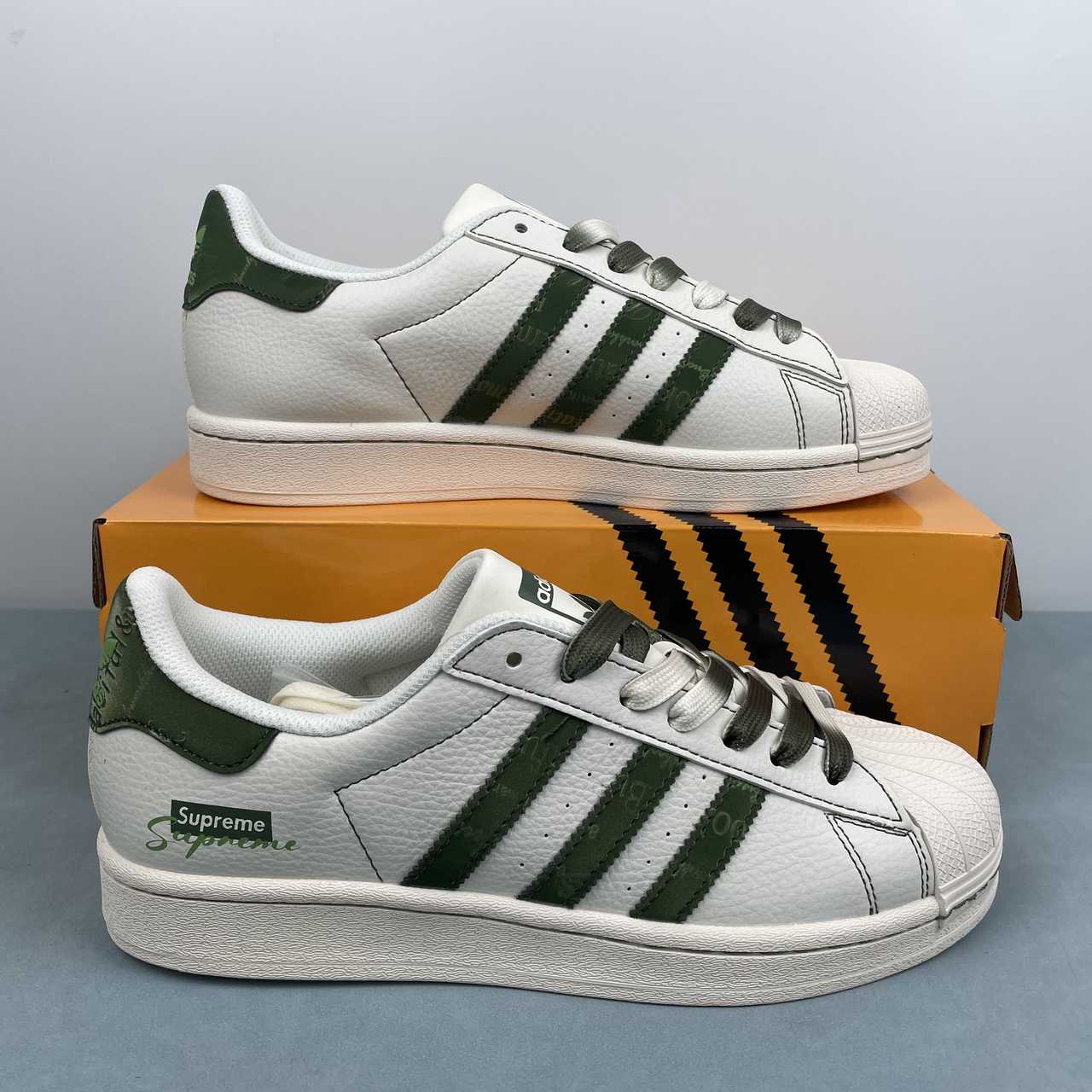 Adidas Originals Superstar bianco mod. Supreme