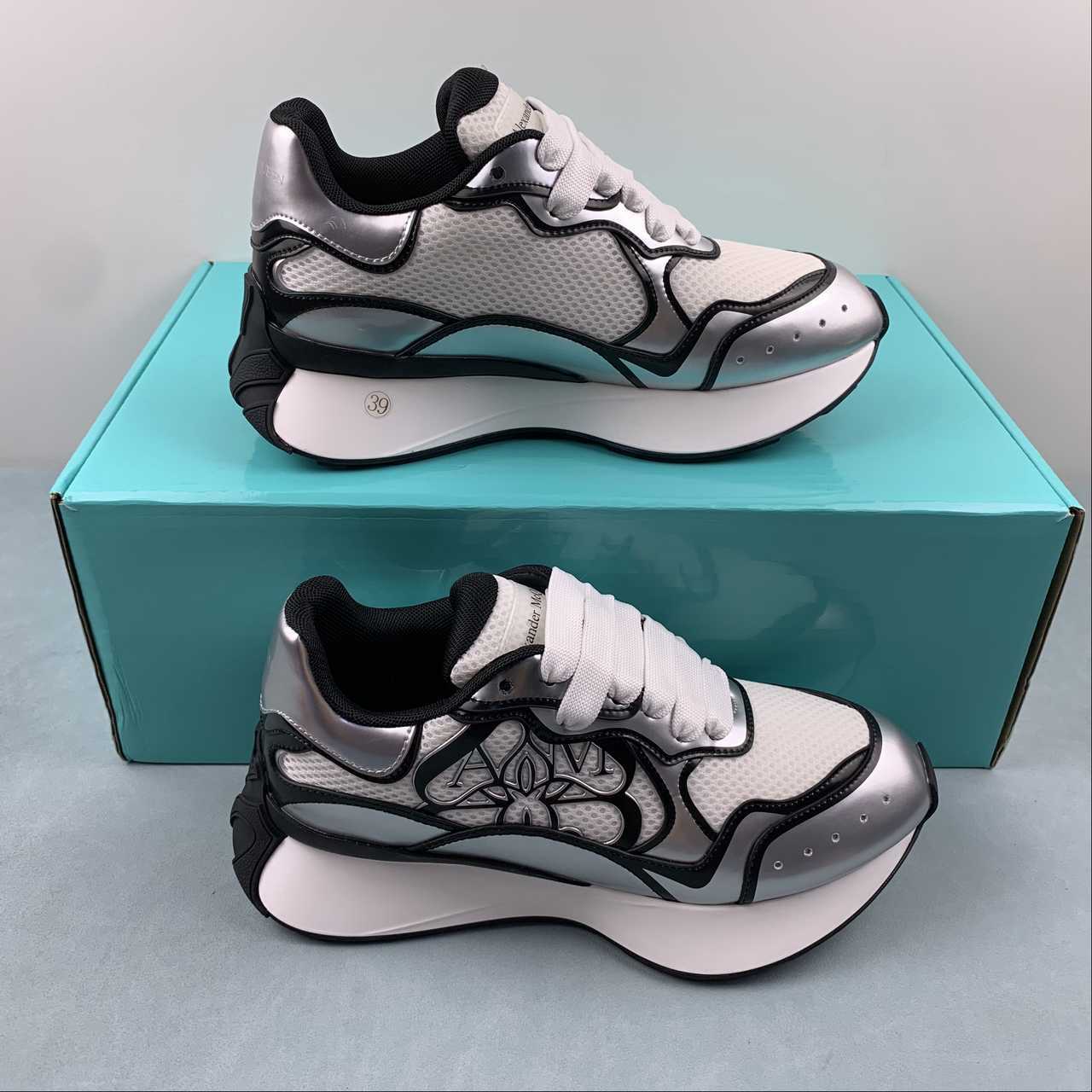 Alexander McQueen Sprint Runner bianco e argento