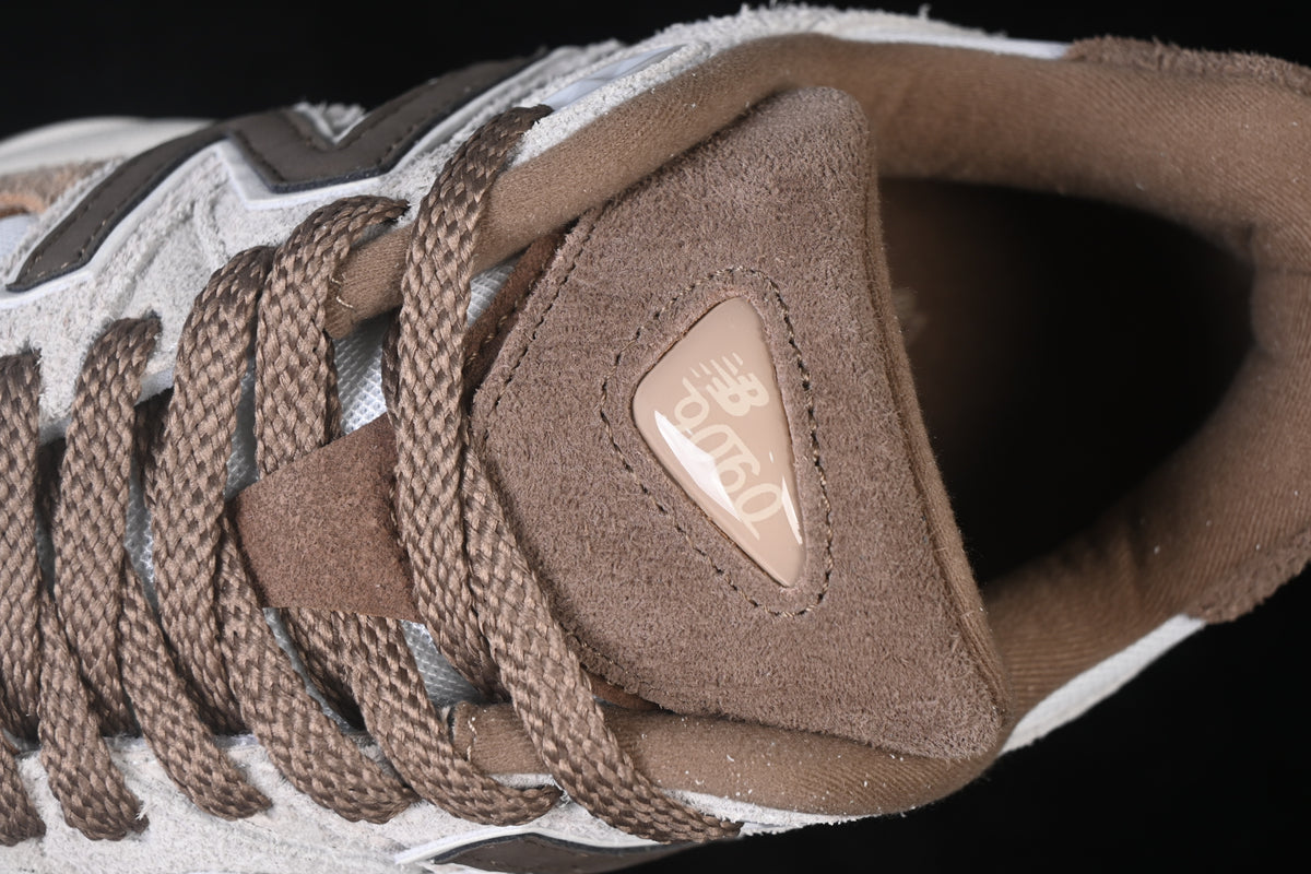 New Balance NB 9060 Earth Shadow Bisque