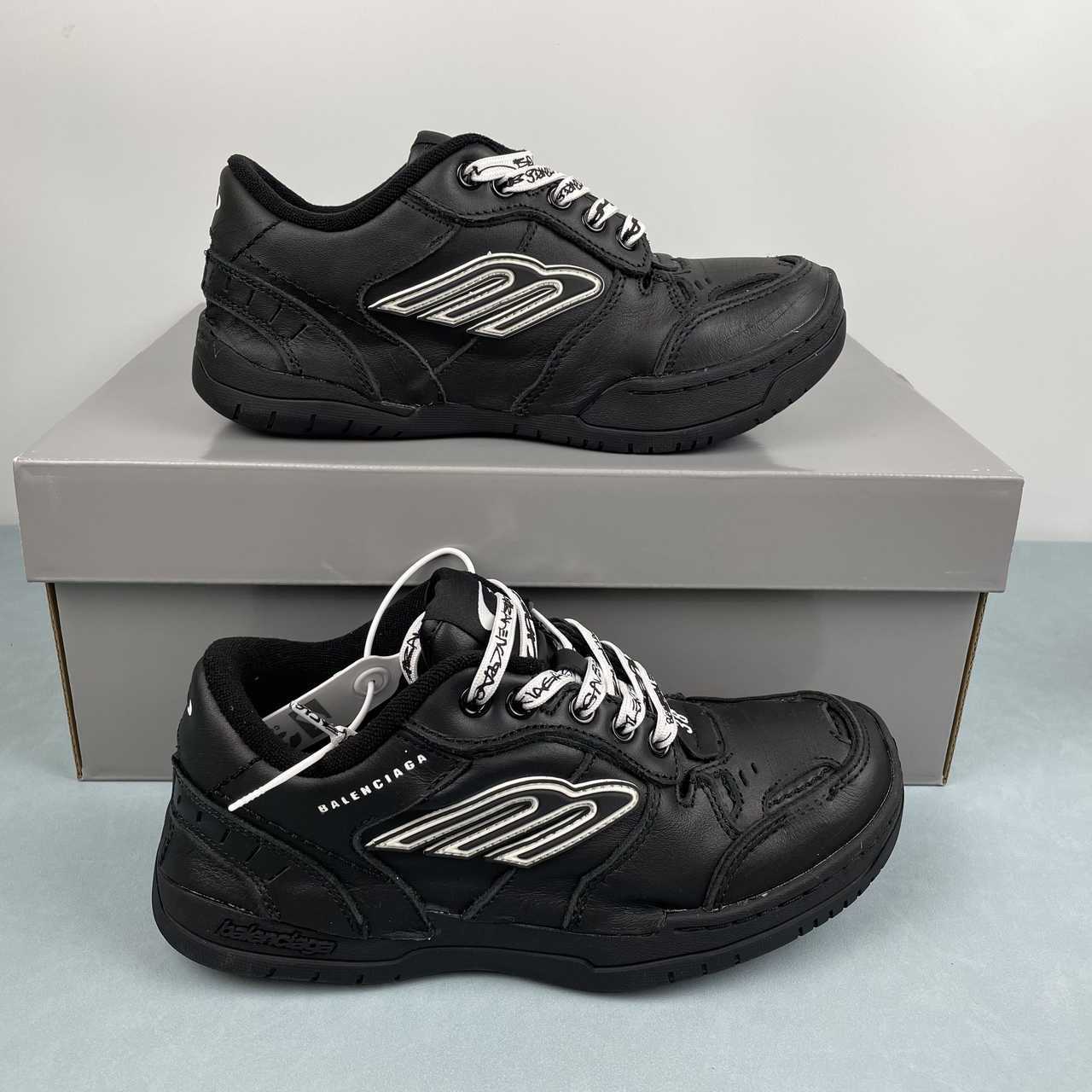 Balenciaga Hampton medium worn out sneakers