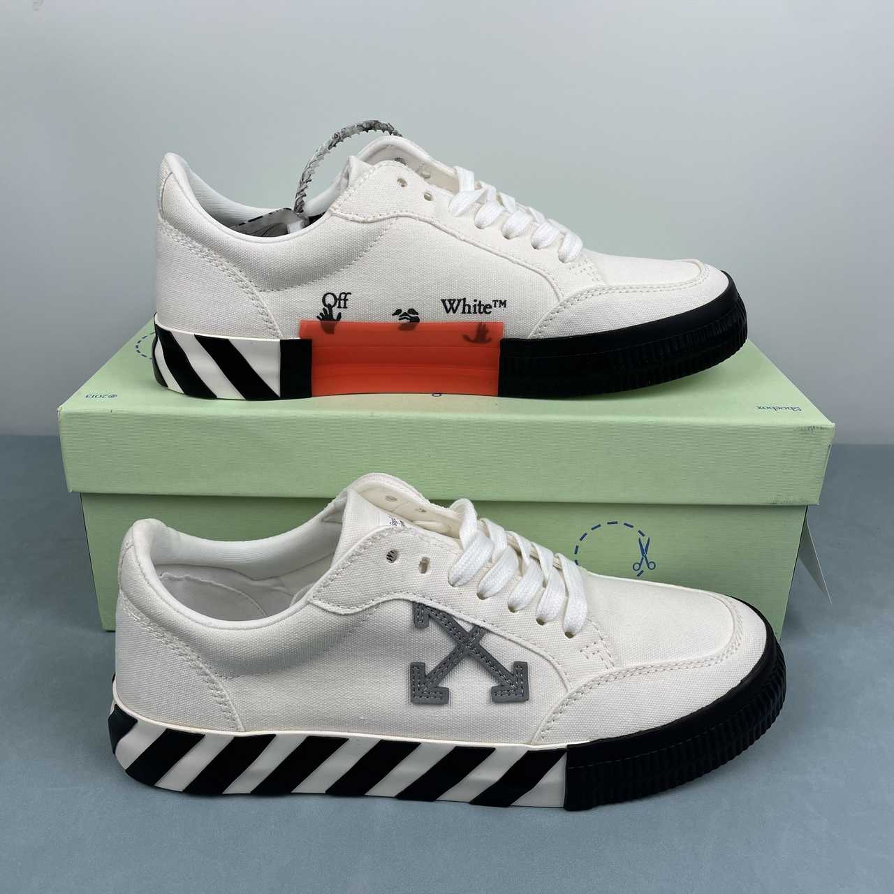 Off-White Vulcanized Low tela bianco nero