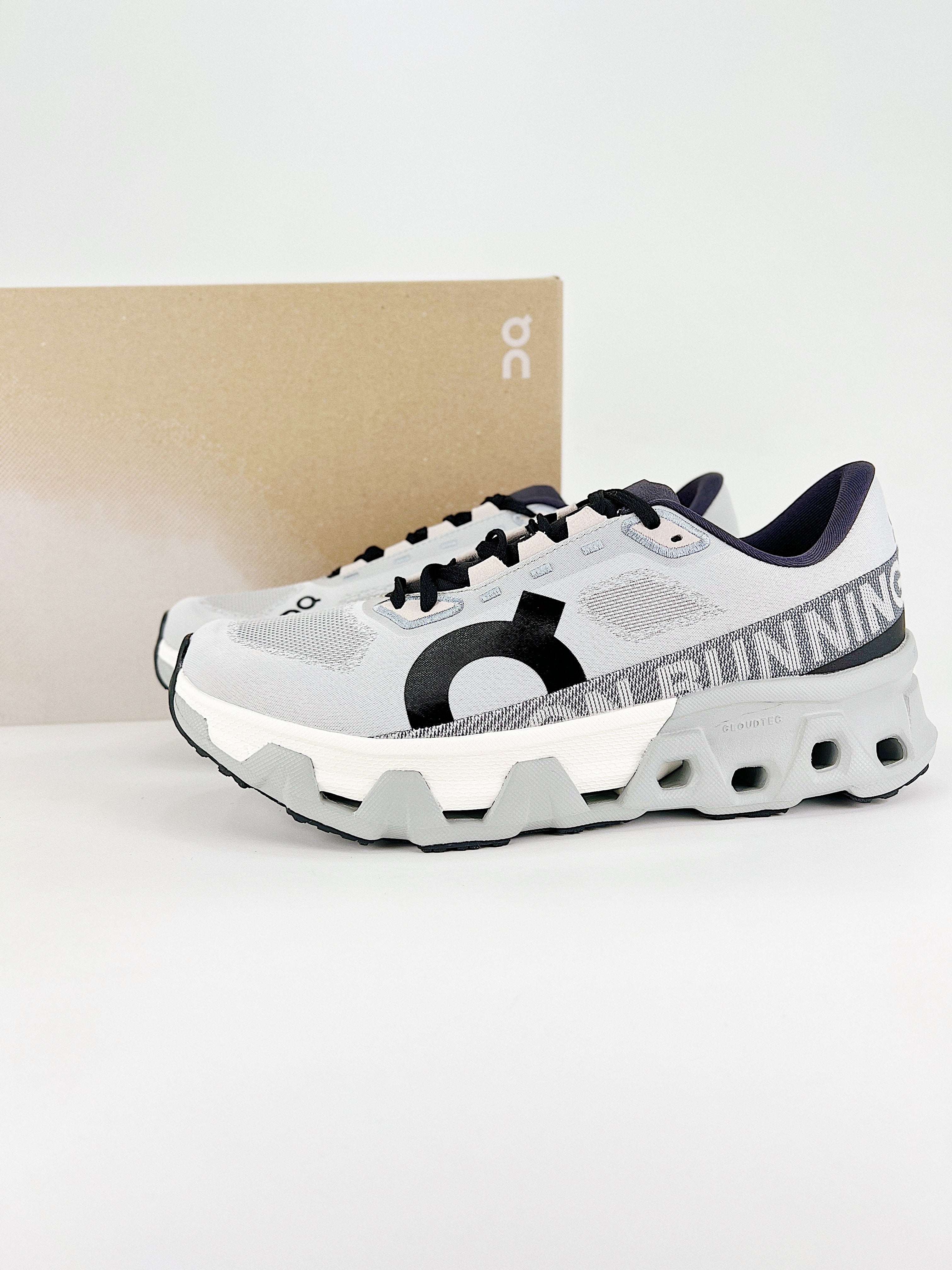 On Cloud Running Cloudmonster Hyper Glacier Ivory