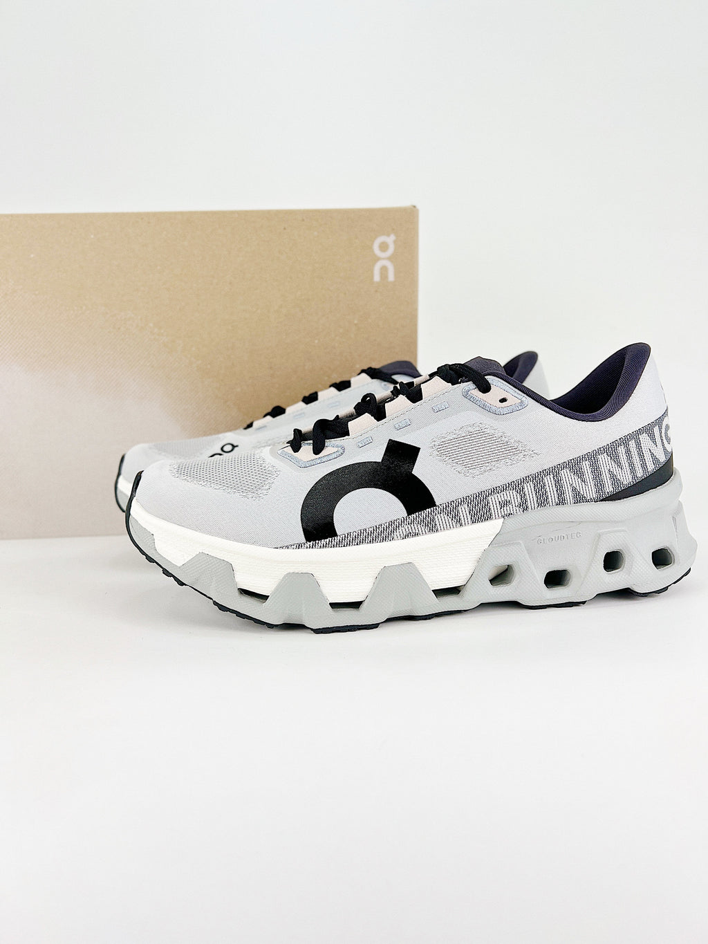On Cloud Running Cloudmonster Hyper Glacier Ivory