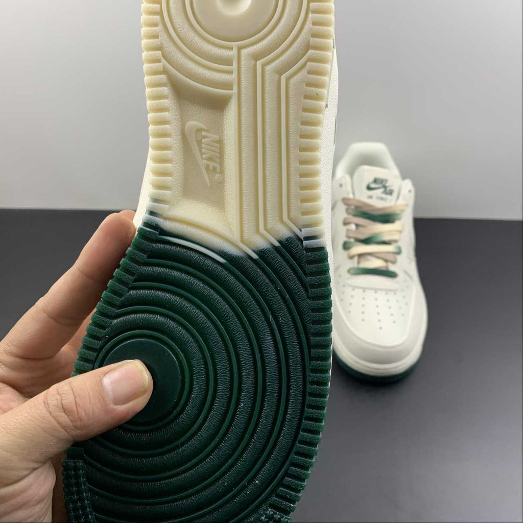 Nike Air Force 1 Low 07 LV8 Beige Verde Scuro MU0222-034